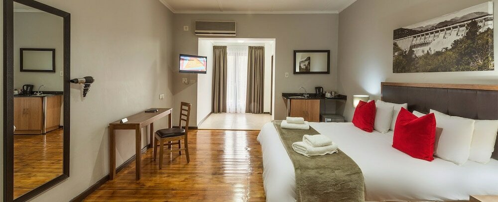 Фото Clanwilliam Hotel by Country Hotels