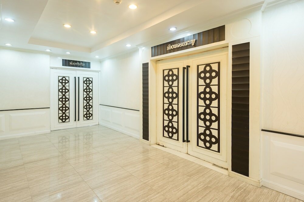 Фото The Legacy Hotel