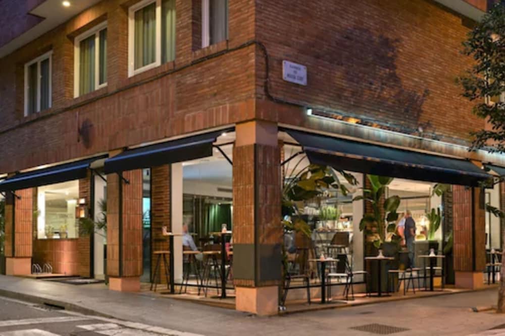 Фото Aparthotel Mariano Cubi Barcelona