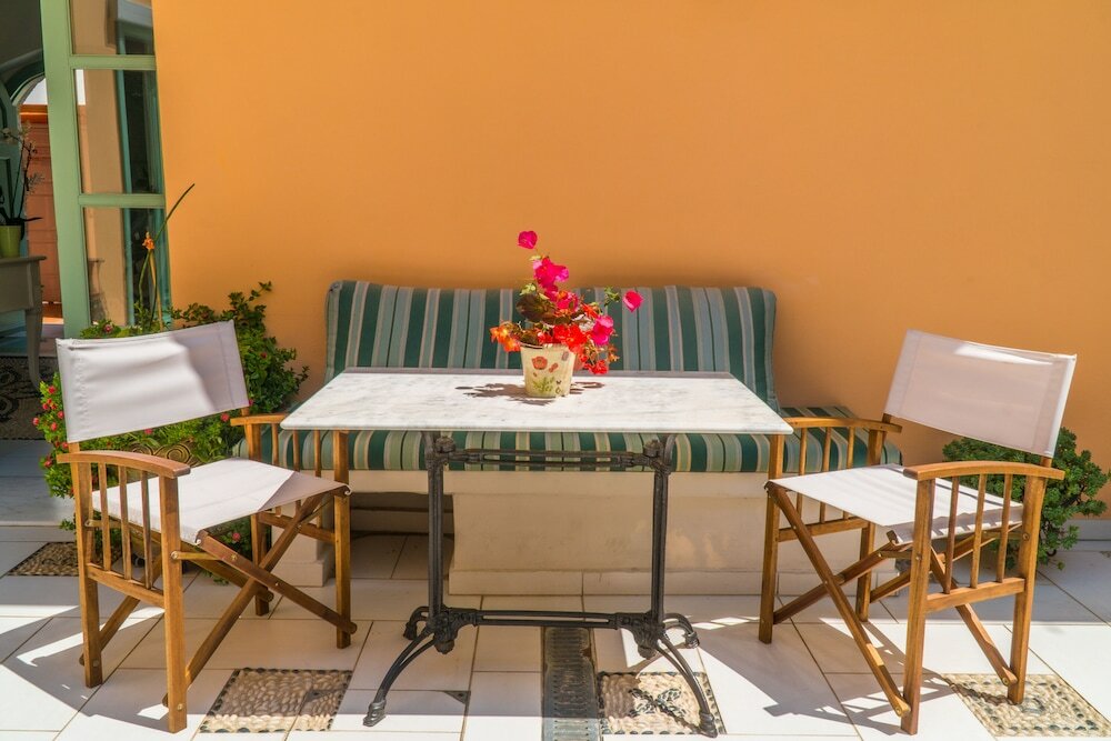 Фото Efchi Suites 1904