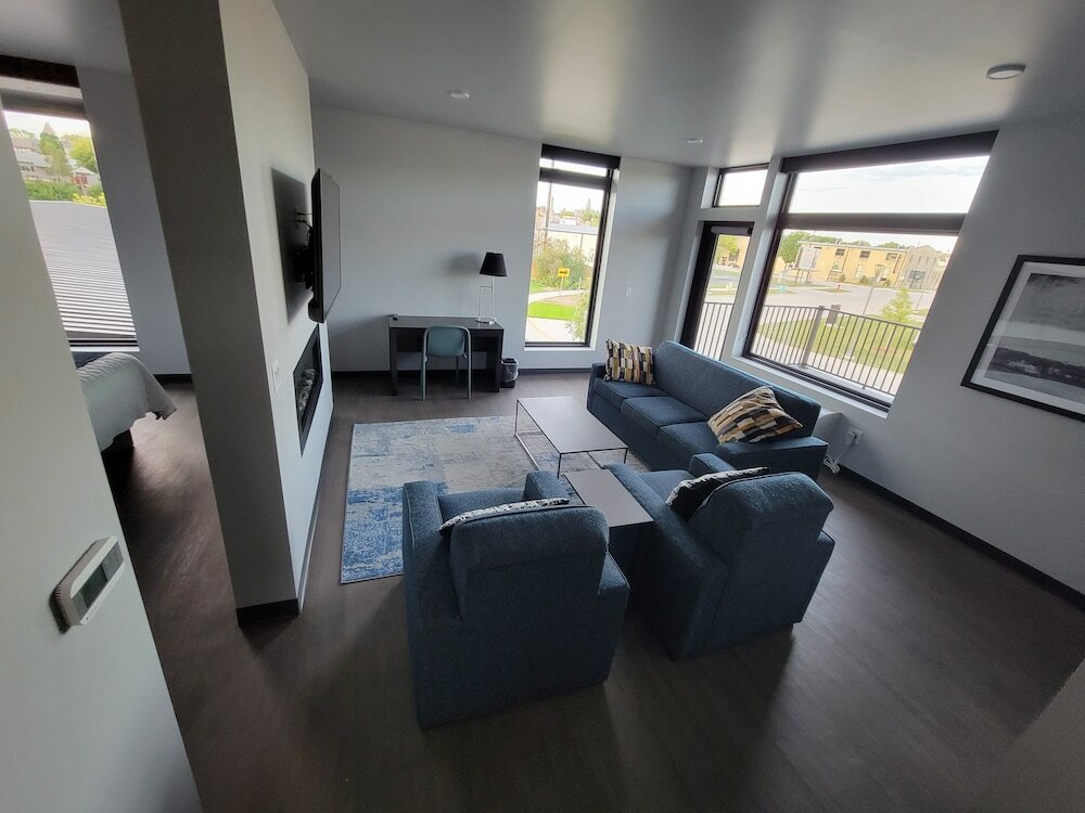 Фото Watershed Hotel