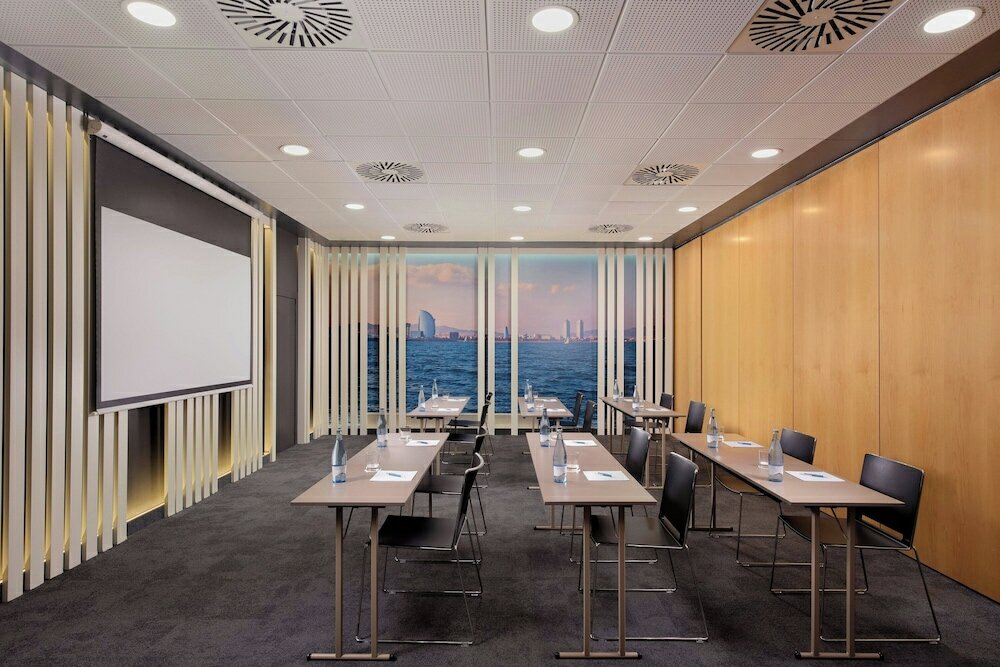 Фото Four Points by Sheraton Barcelona Diagonal
