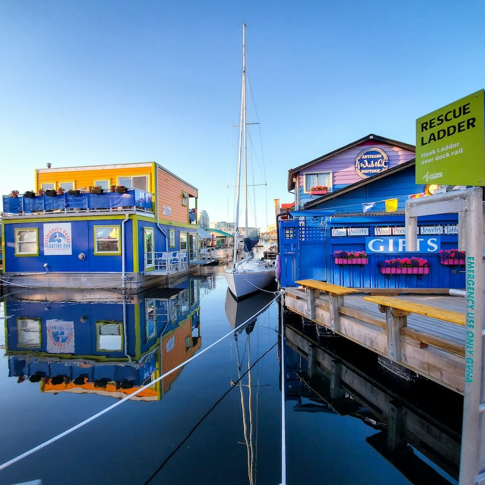 Фото James Bay Inn Hotel & Suites