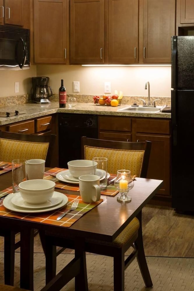 Фото Teddy's Residential Suites Watford City
