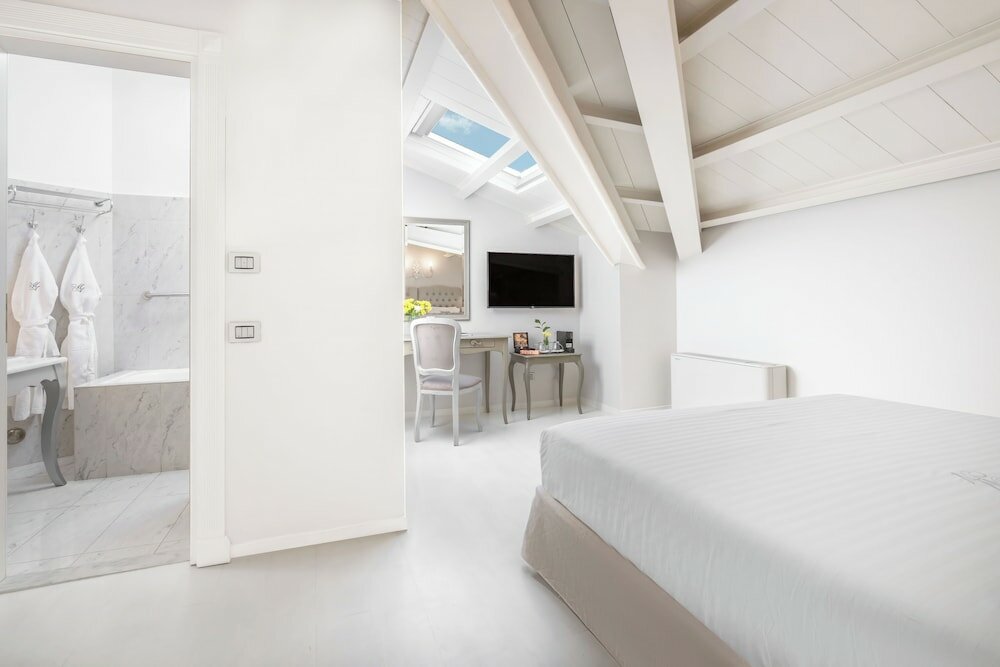 Фото Micra Anglia Boutique Hotel & SPA