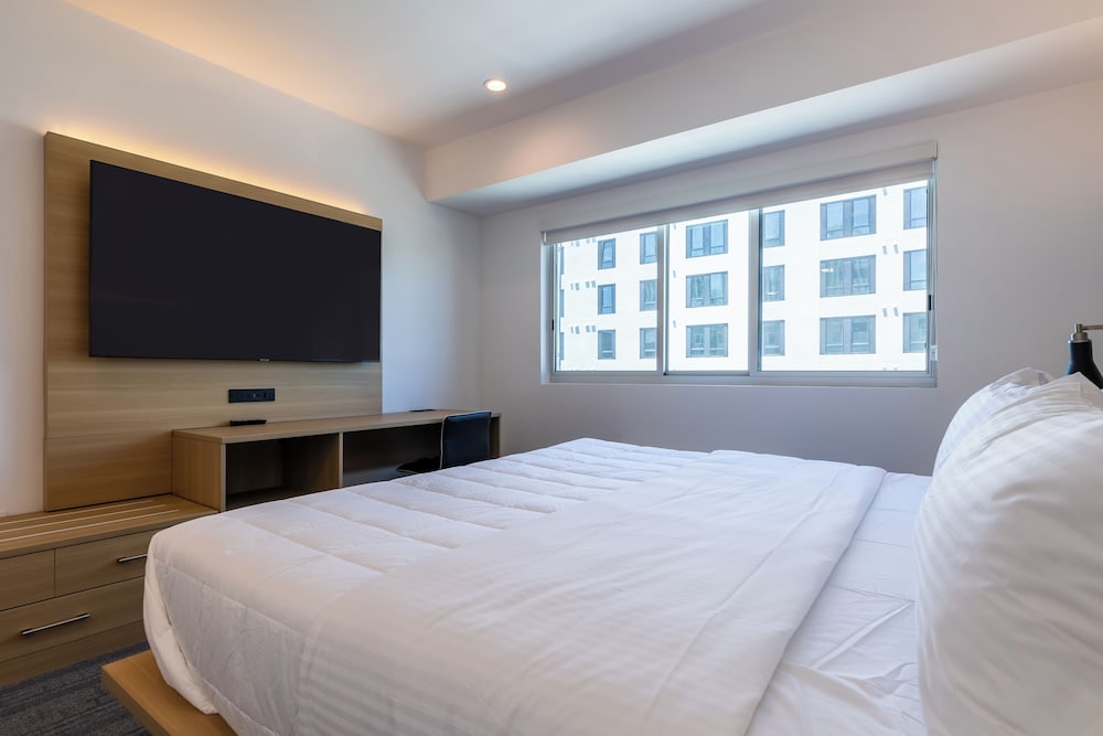 Фото Hotel Mai Downtown Long Beach