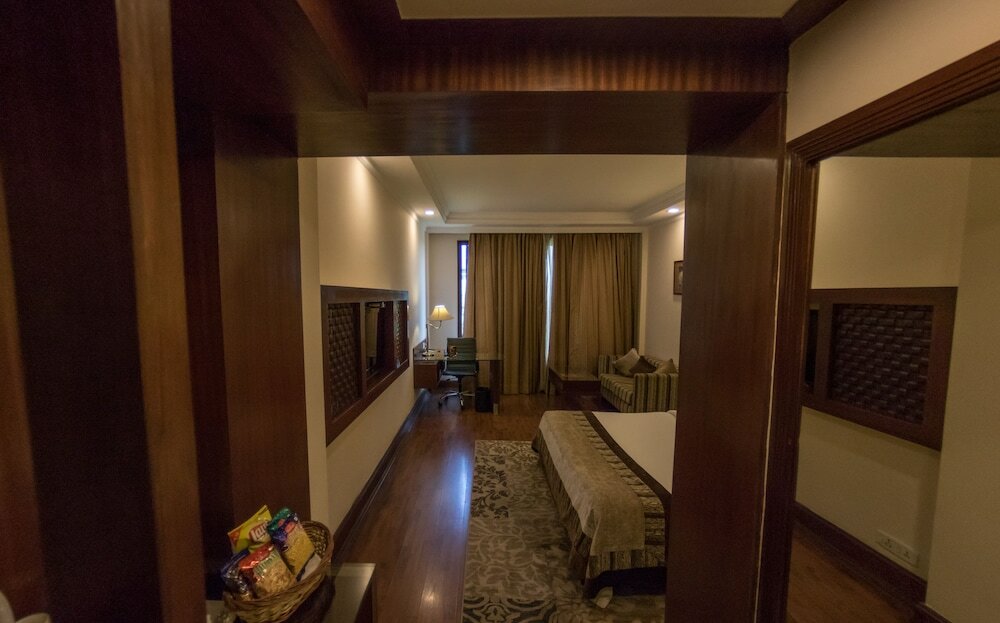 Фото The Bristol Hotel