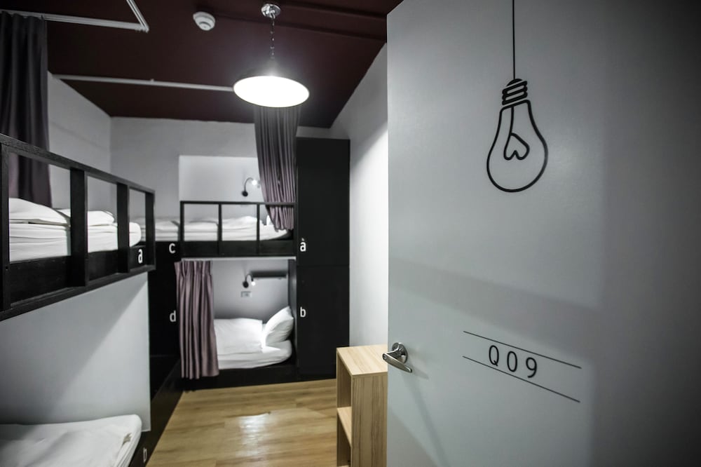 Фото We Come Hostel