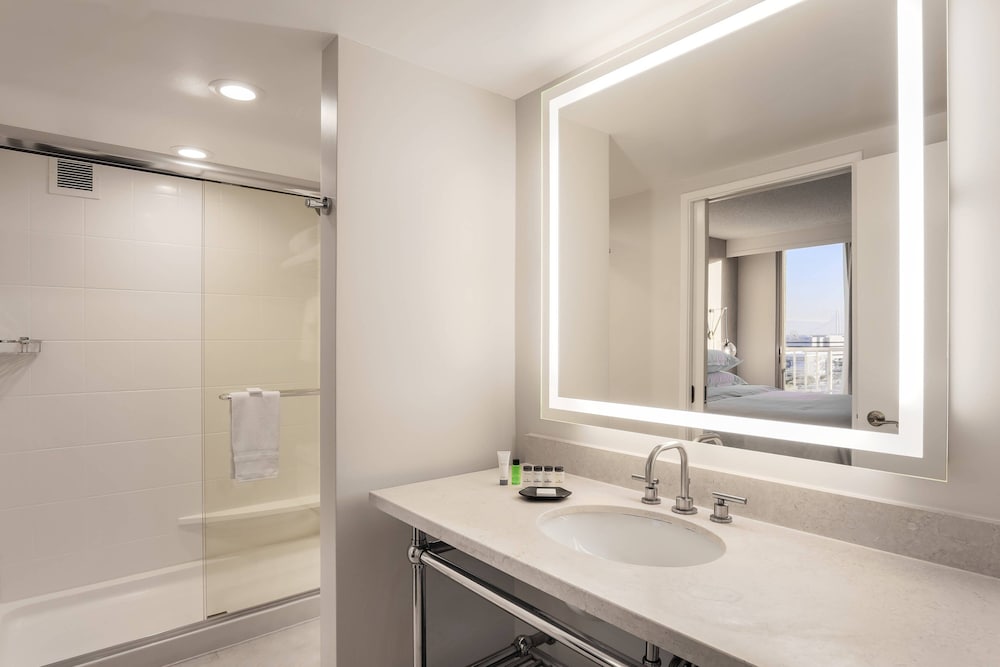 Фото Sheraton Suites Market Center Dallas