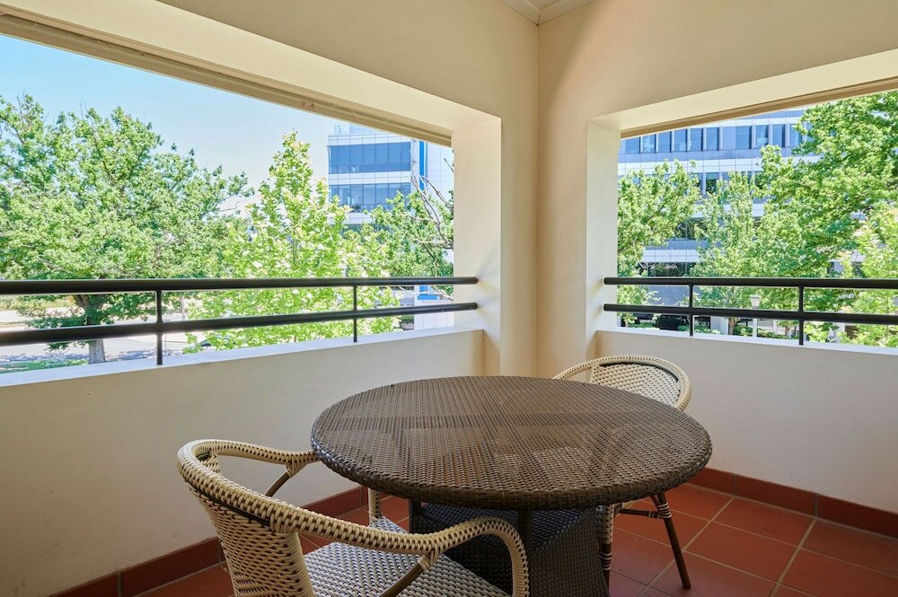 Фото Hotel Kurrajong Canberra