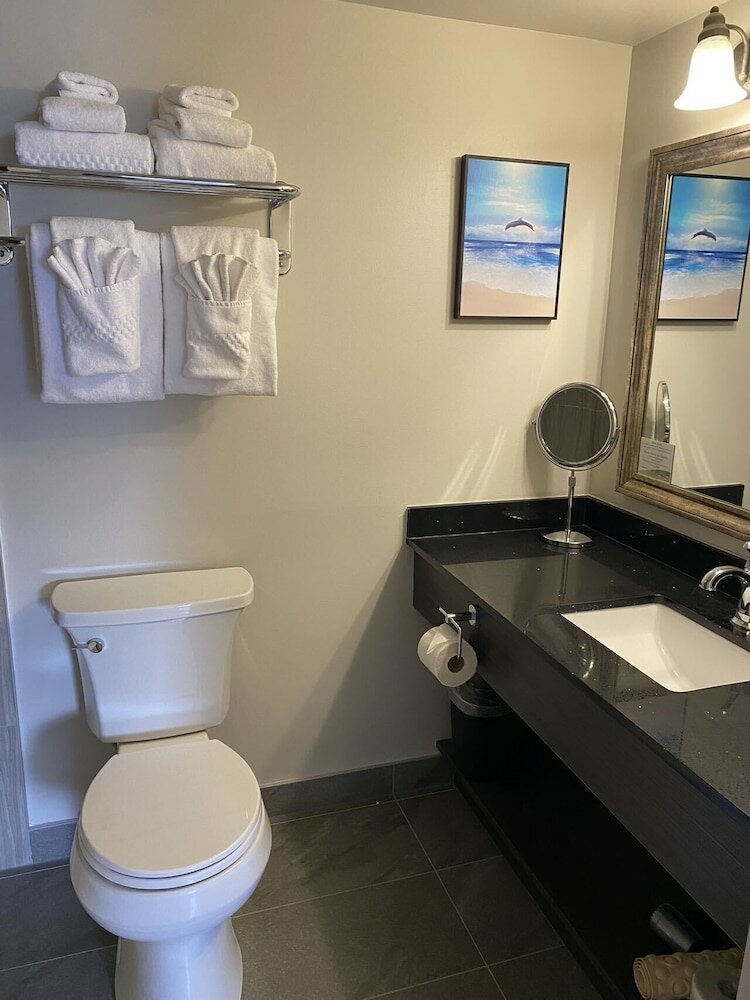 Фото Oceanfront Suites at Cowichan Bay