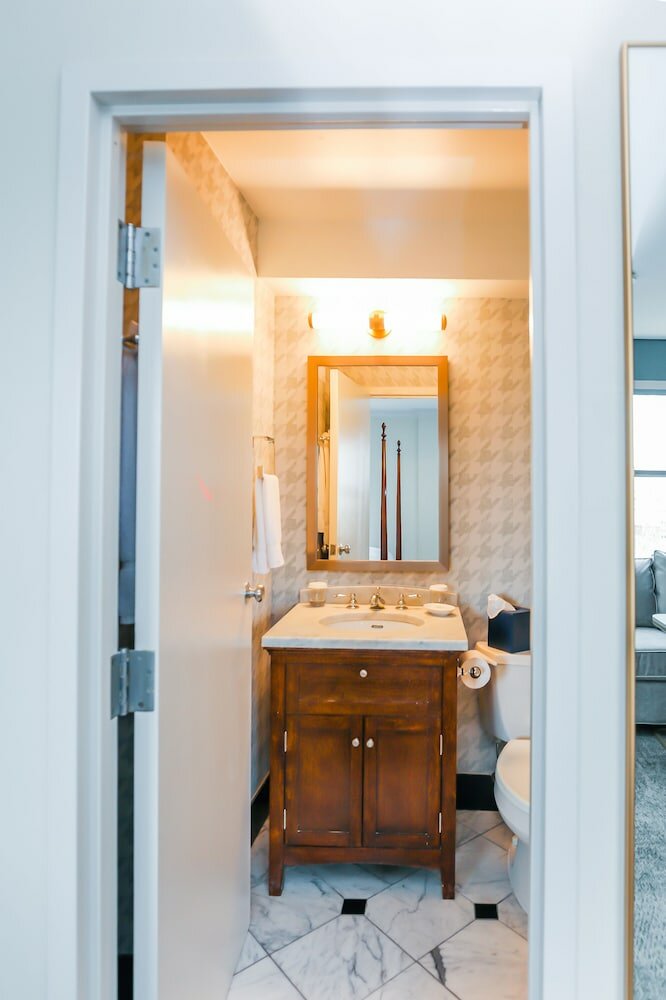 Фото The Dunhill Hotel