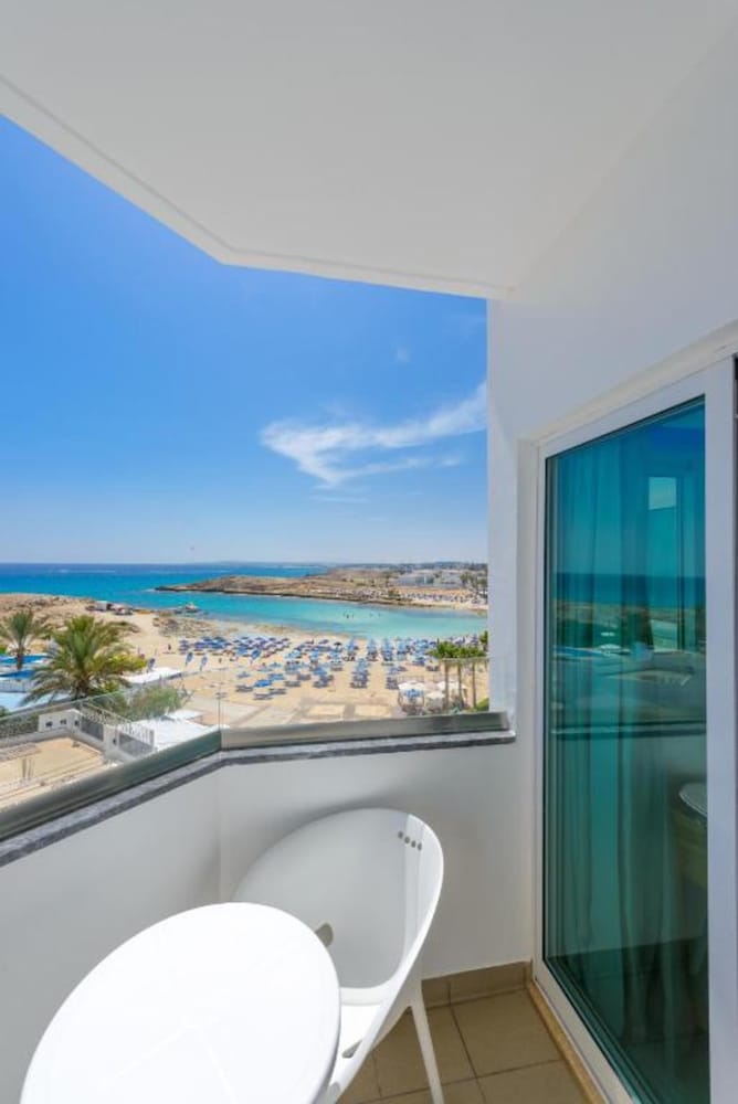 Фото Tasia Maris Sands