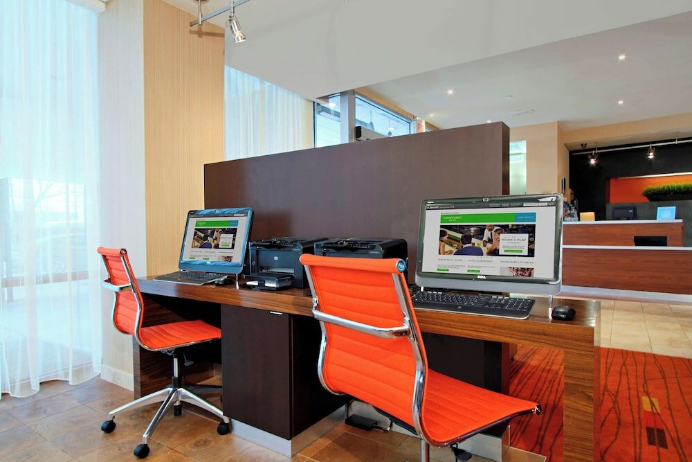 Фото Courtyard by Marriott Lyndhurst Meadowlands