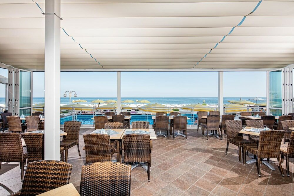 Фото Hotel Capitol