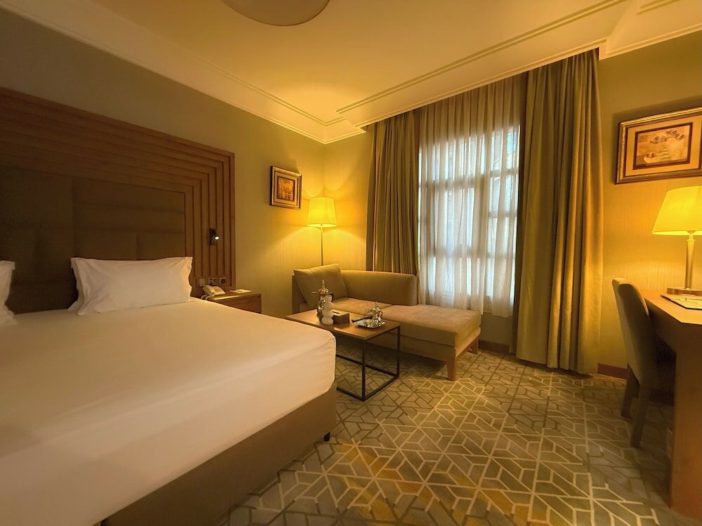 Фото Crown Town Hotel