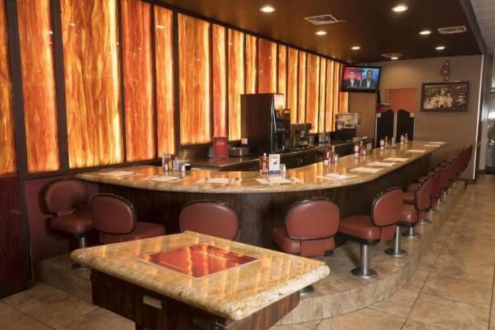 Фото Skyline Hotel & Casino