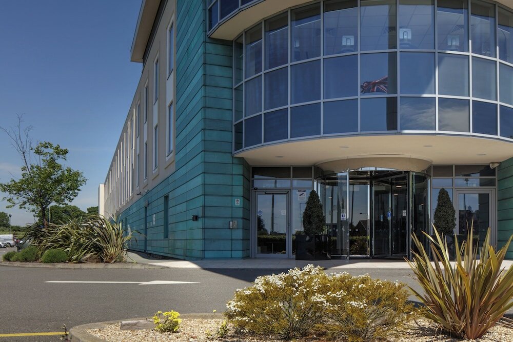 Фото Hilton Garden Inn Luton North