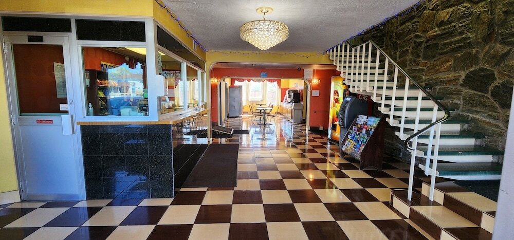 Фото Townhouse Inn & Suites