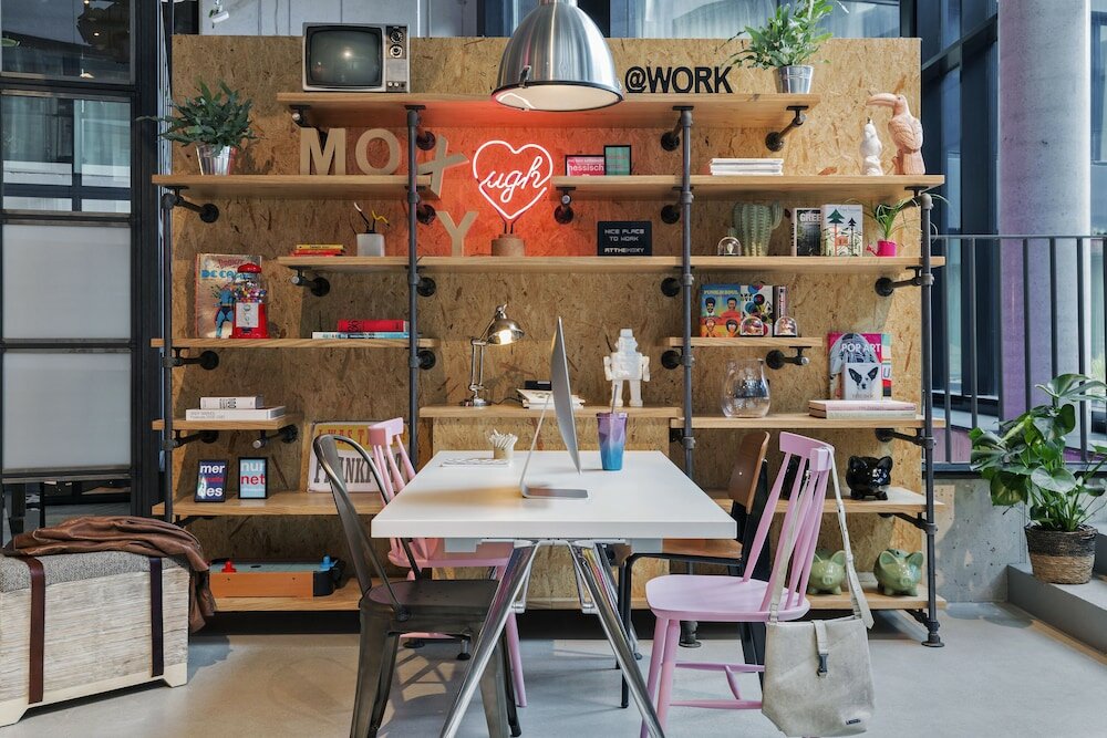 Фото Moxy Frankfurt City Center