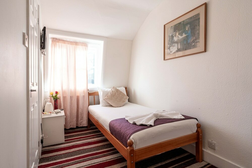 Фото Lancaster Court Hotel