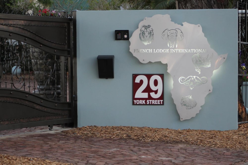 Фото French Lodge International