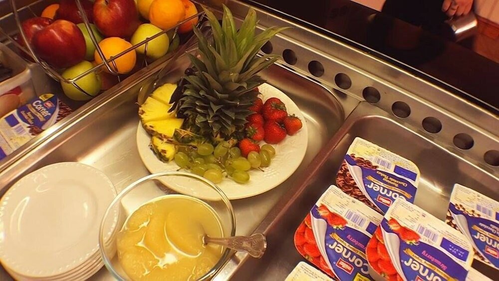 Фото Queens Plaza Hotel