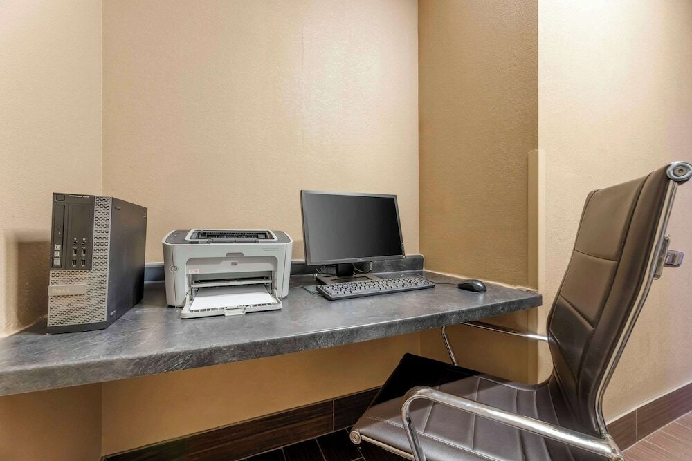 Фото Comfort Inn & Suites Porter near Indiana Dunes