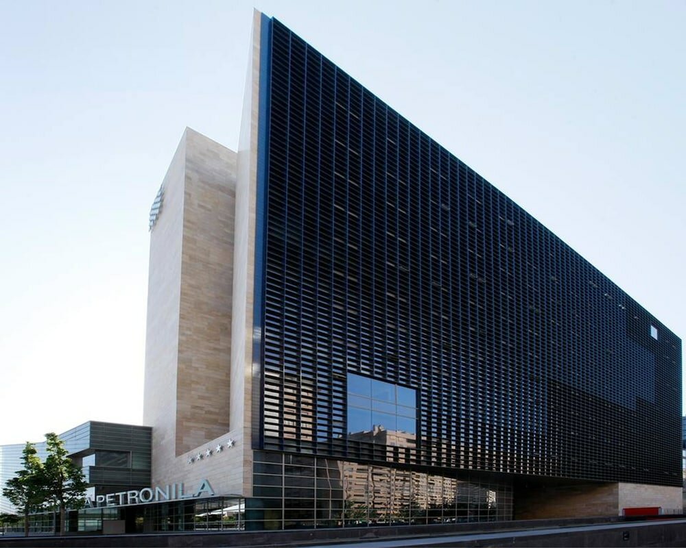 Фото Reina Petronila