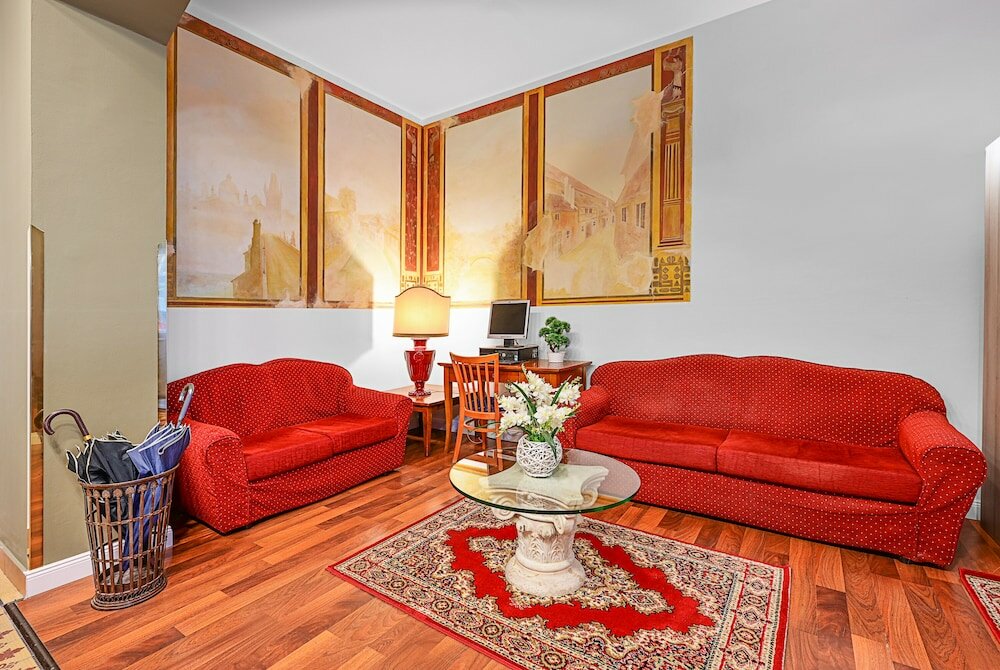 Фото Hotel Mala Strana