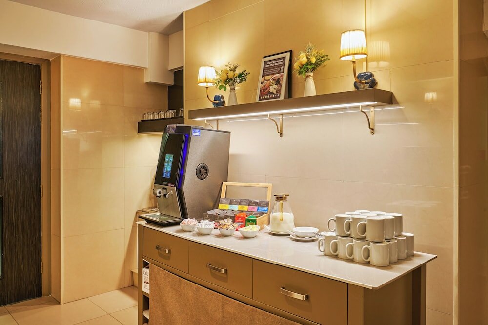 Фото Huttons Hotel