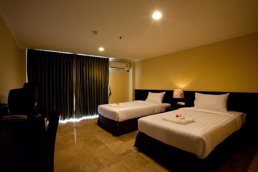 Фото J & Y Lodge Hotel