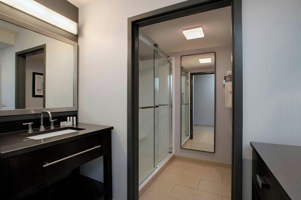 Фото Courtyard by Marriott Worcester