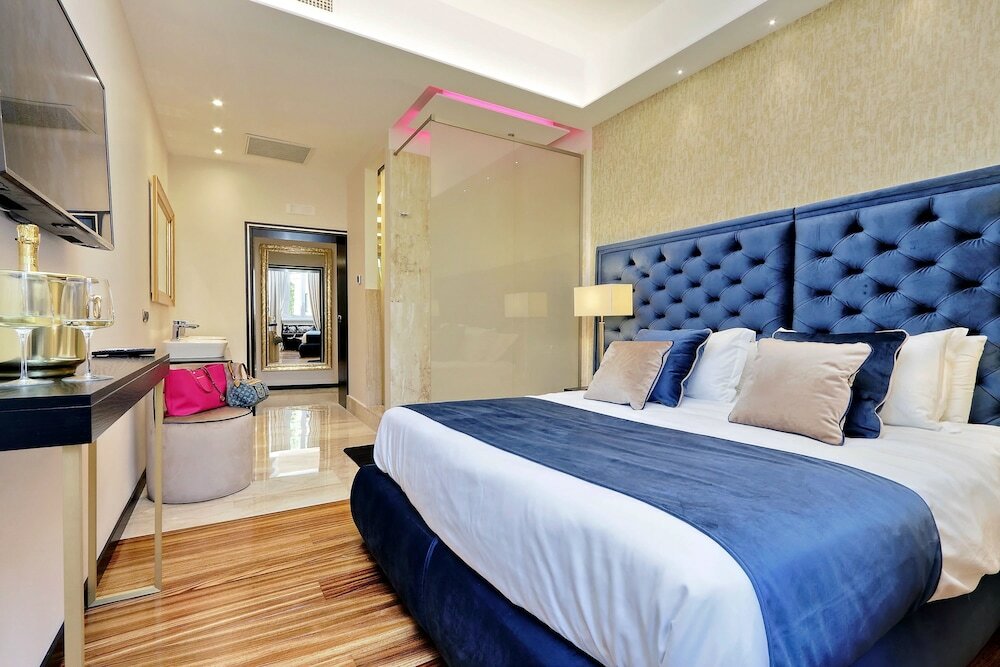 Фото Spanish Diamond Luxury Suites & Jacuzzi