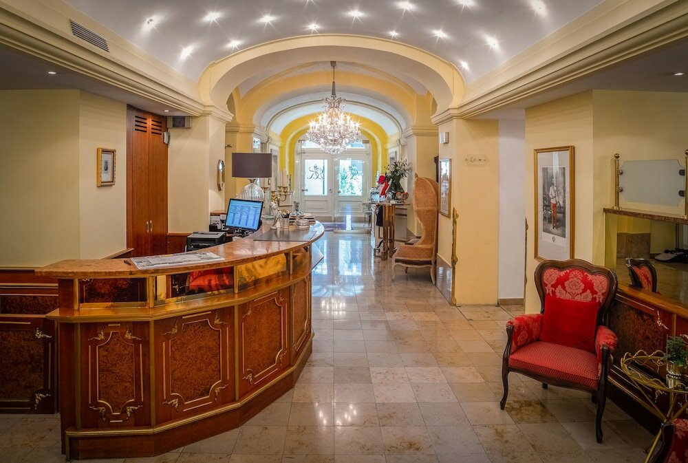 Фото отеля 2