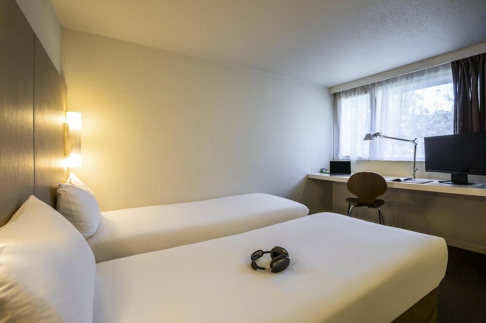 Фото Campanile Evry Est - Saint-Germain les Corbeil