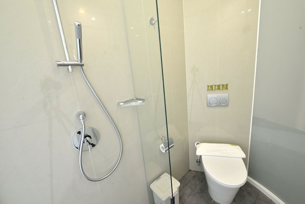 Фото Pop! Hotel Diponegoro Surabaya