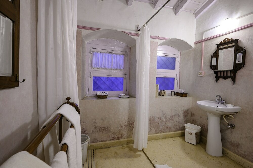 Фото Neemrana's - Ramgarh Bungalows