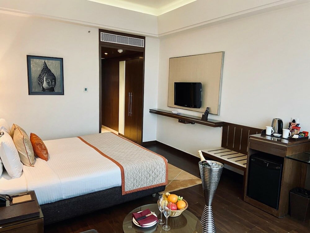 Фото The Landmark Hotel