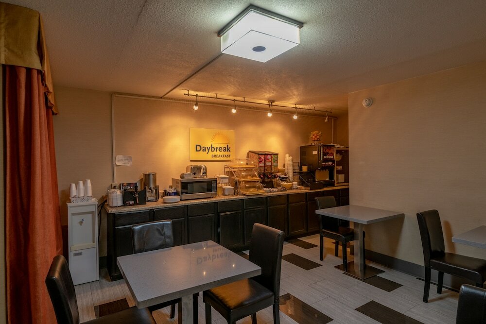 Фото Days Inn by Wyndham Charlotte/Woodlawn Near Carowinds