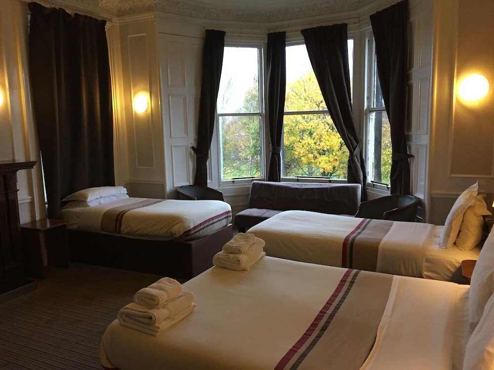 Фото Edinburghhouse Hotel