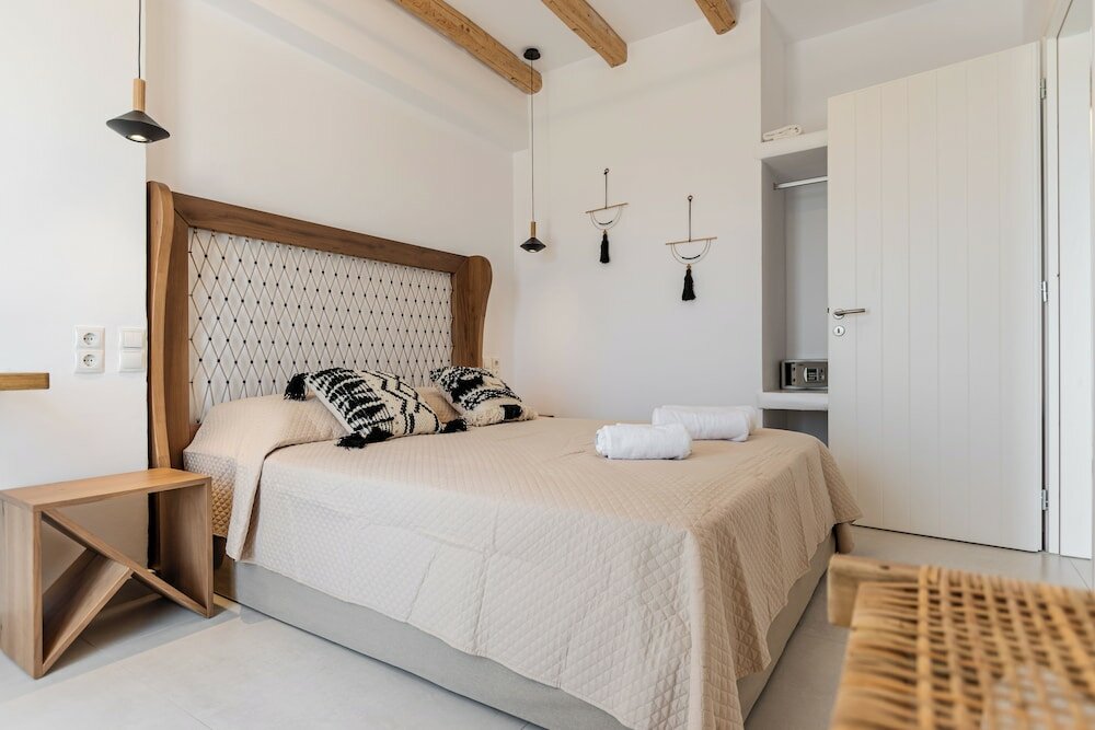 Фото Birikos Hotel & Suites