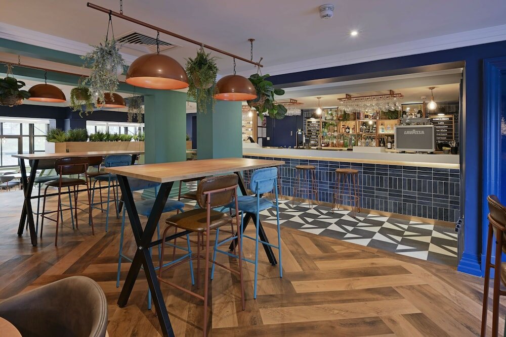 Фото Travelodge Bath Waterside