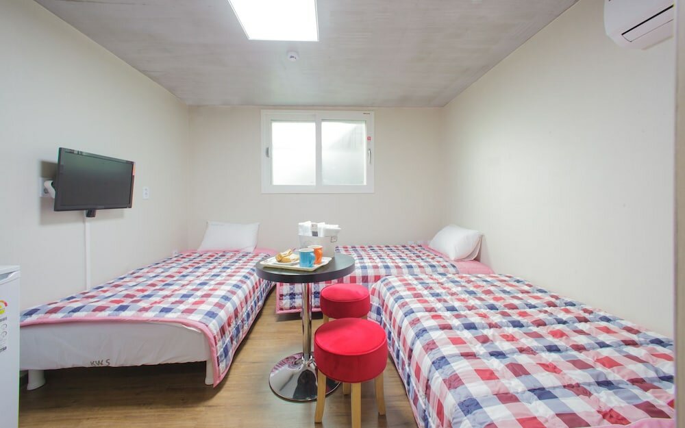 Фото Kw Hongdae Line Hostel