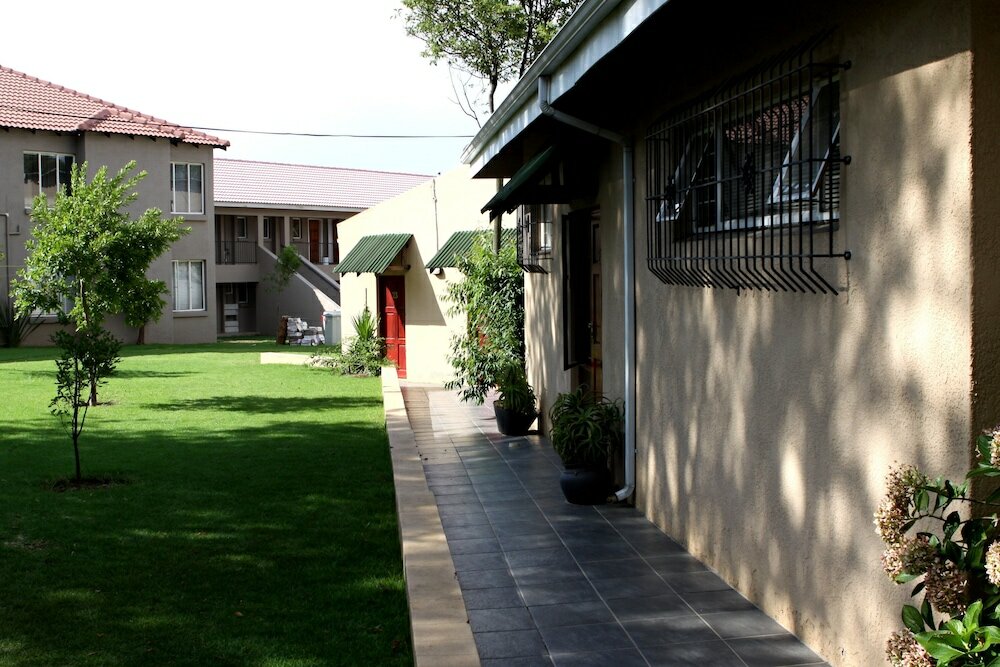 Фото Airport Lodge Guest House