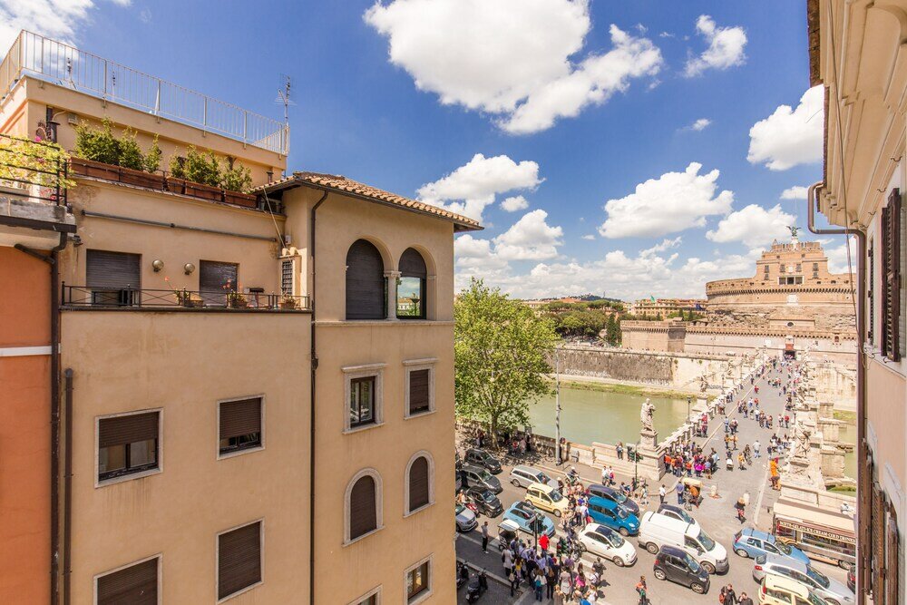 Фото The Bridge Suites