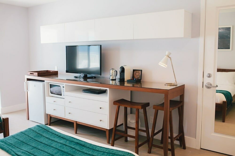 Фото Tides Inn Hotel