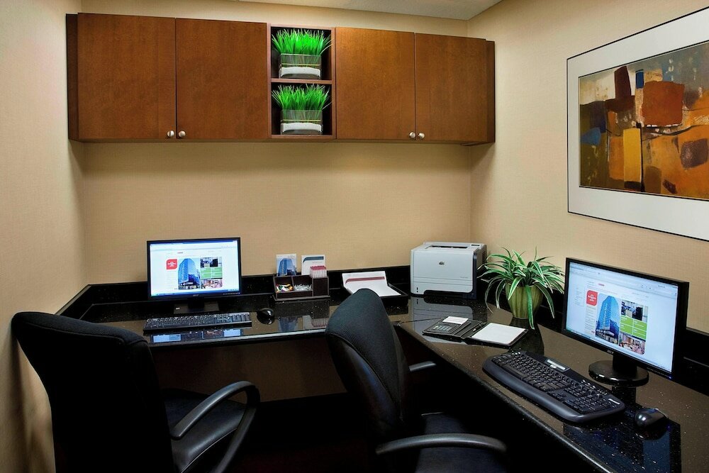 Фото Residence Inn by Marriott Toronto Downtown Entertainment District