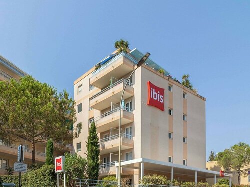 Внешний вид отеля Ibis Roquebrune Cap Martin Menton в Рокбрюн-Кап-Мартене, фото 1
