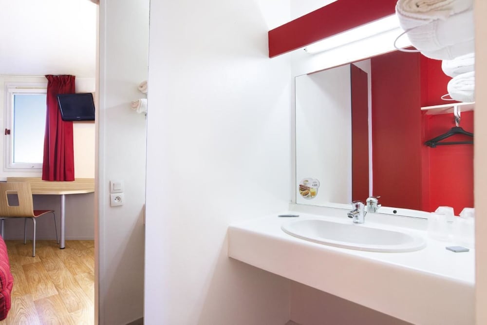 Фото Premiere Classe Cherbourg - Tourlaville